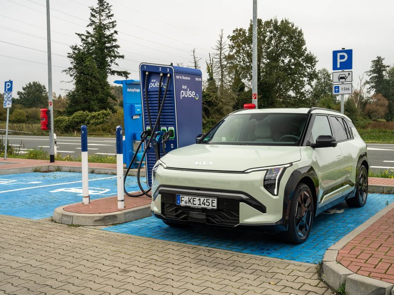 elektroauto-ladenetz.jpg Bild elektroauto-ladenetz.jpg